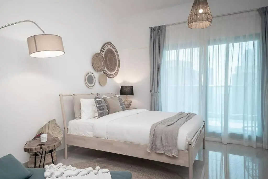 Elegant Studio With Pool And Gym Dubai Apartment