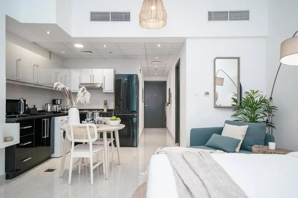 Elegant Studio With Pool And Gym Dubai
